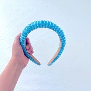 This headband is so cute and works for any type of occasions or gatherings